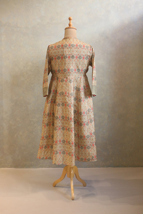 Lightly Embroidered Tie-Up Jacket