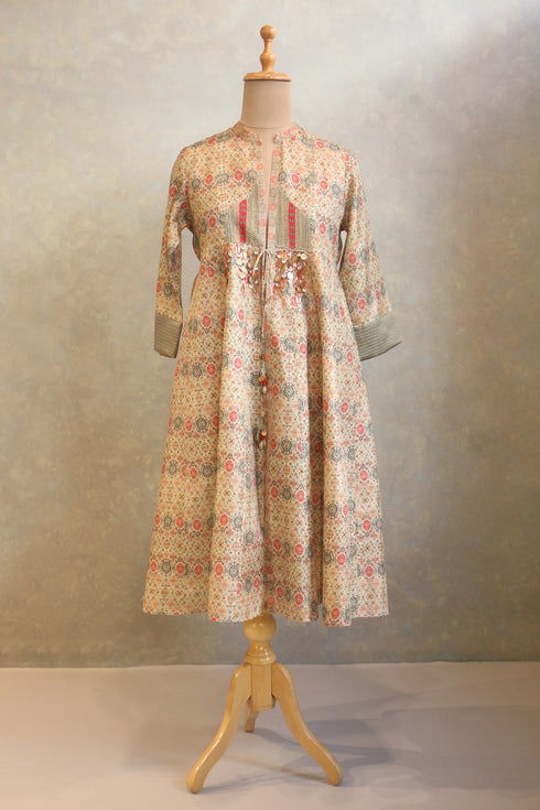 Lightly Embroidered Tie-Up Jacket