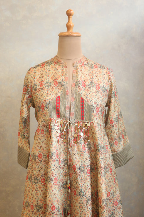 Lightly Embroidered Tie-Up Jacket