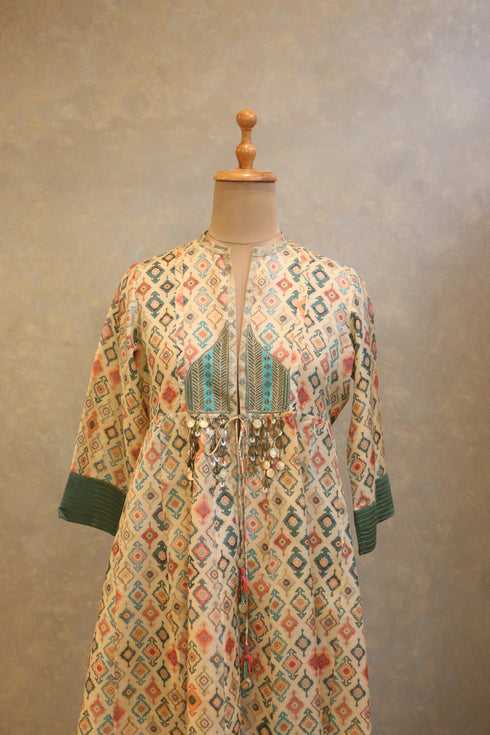 Lightly Embroidered Tie-Up Jacket