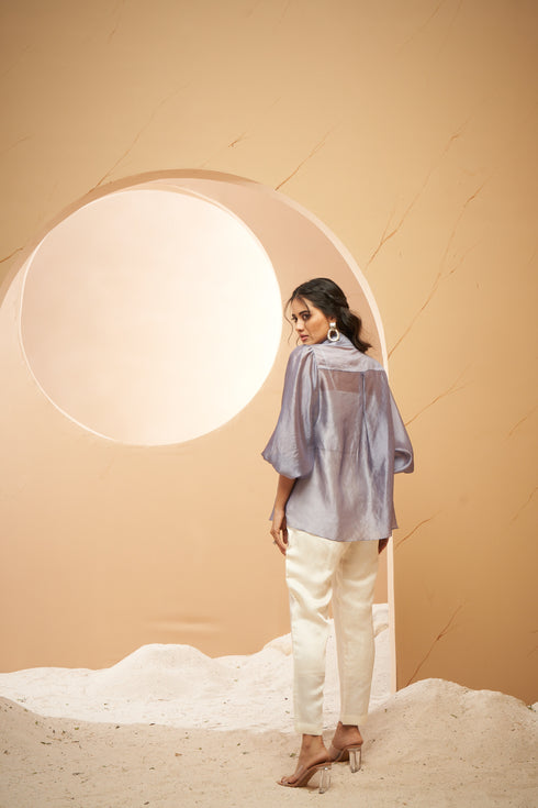 Shirt with puffed sleeves