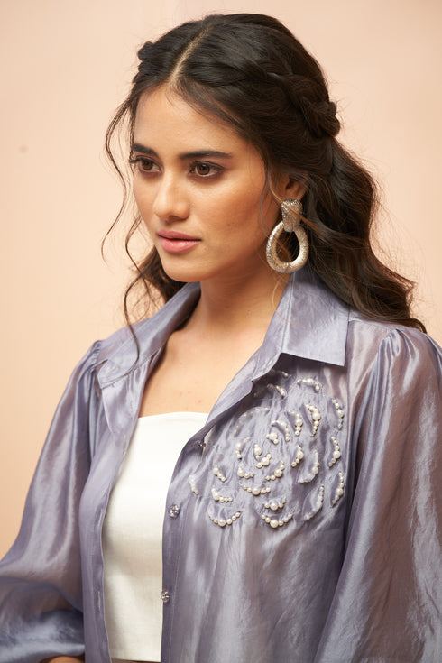 Shirt with puffed sleeves