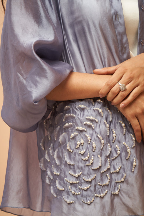 Shirt with puffed sleeves