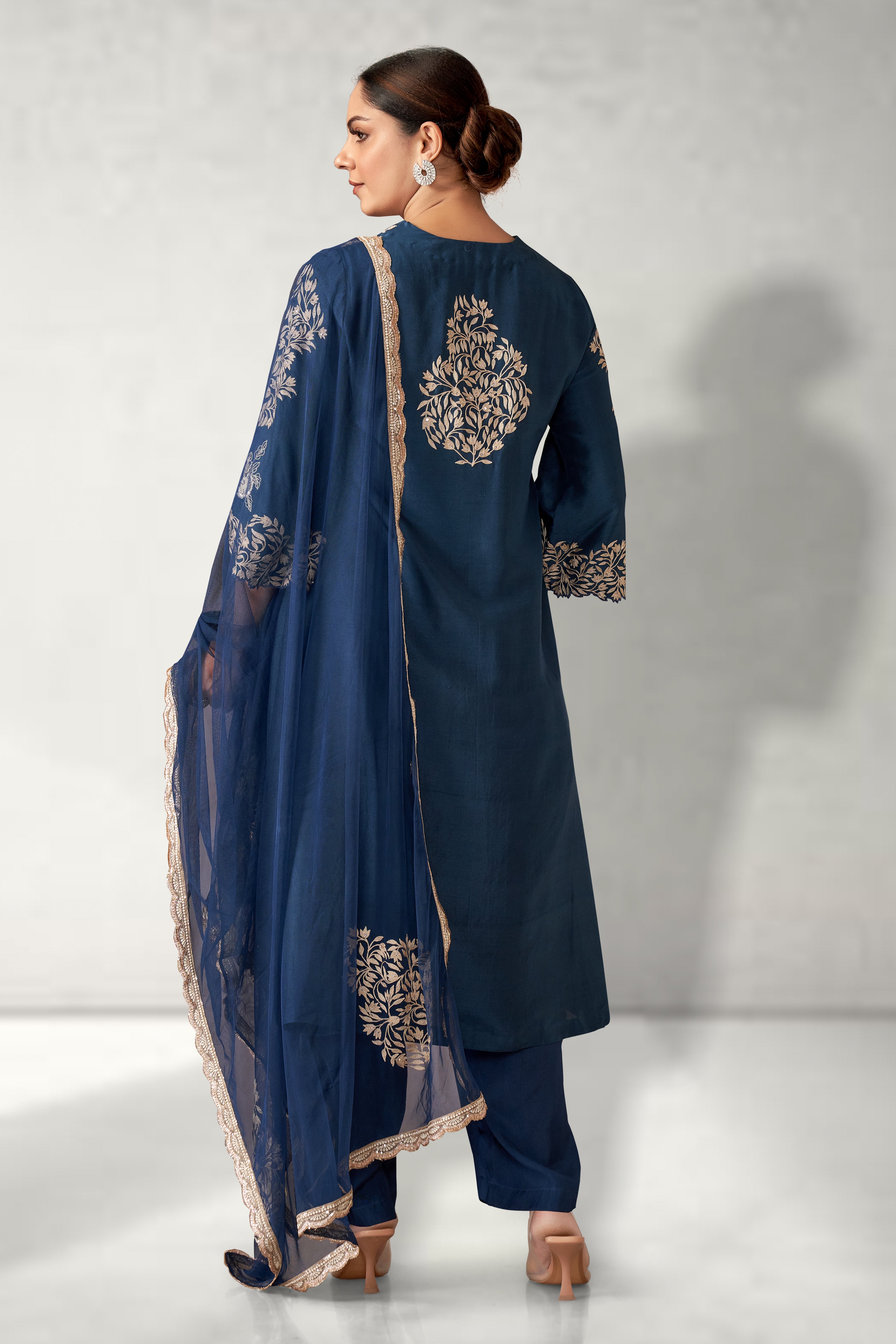 Long tunic with straight pants