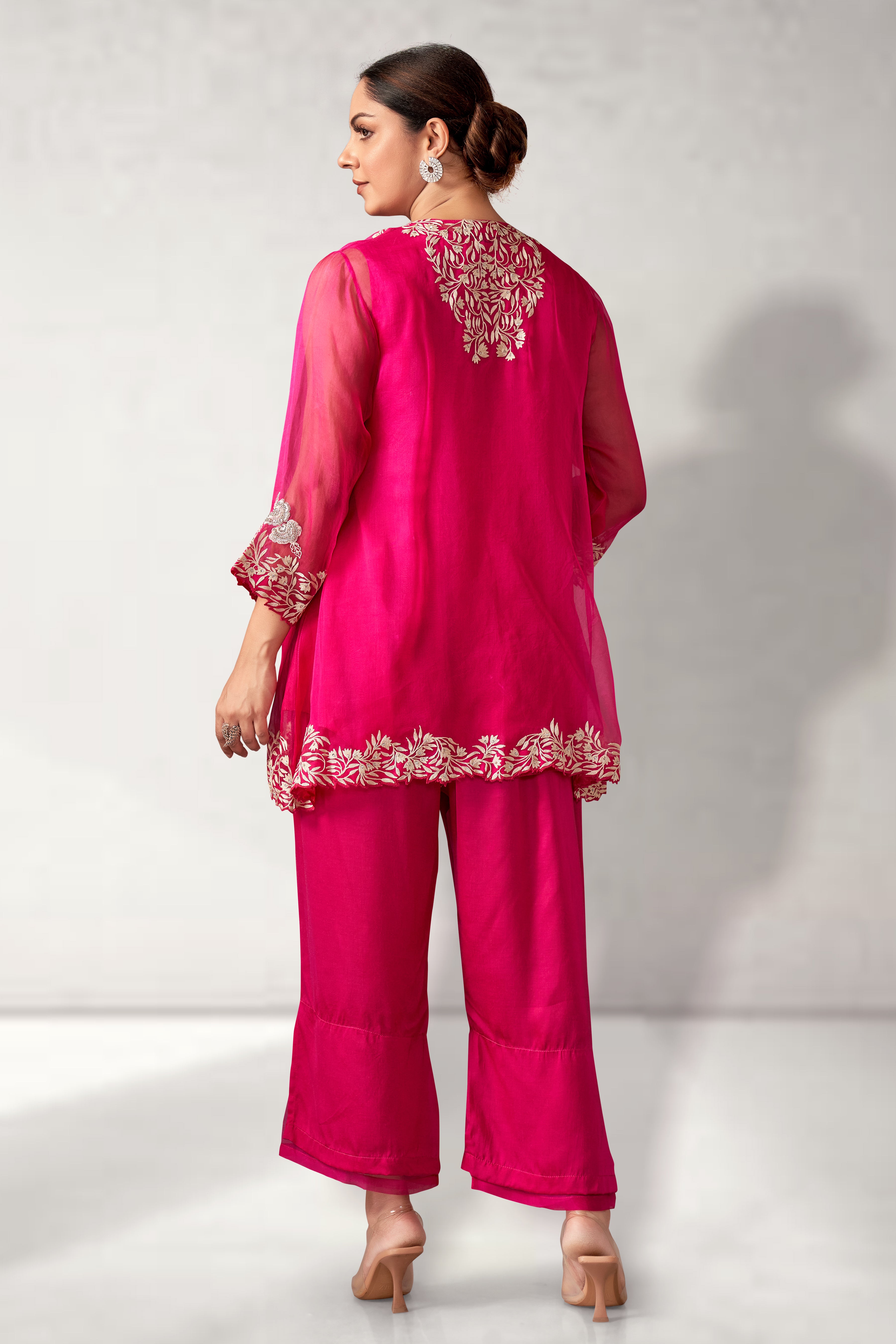 Cape with top set