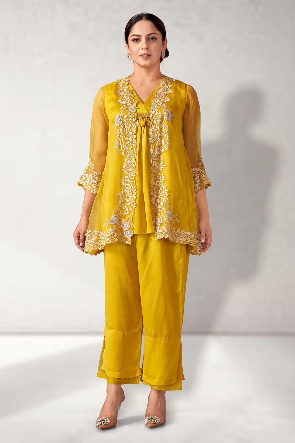 Cape with top set