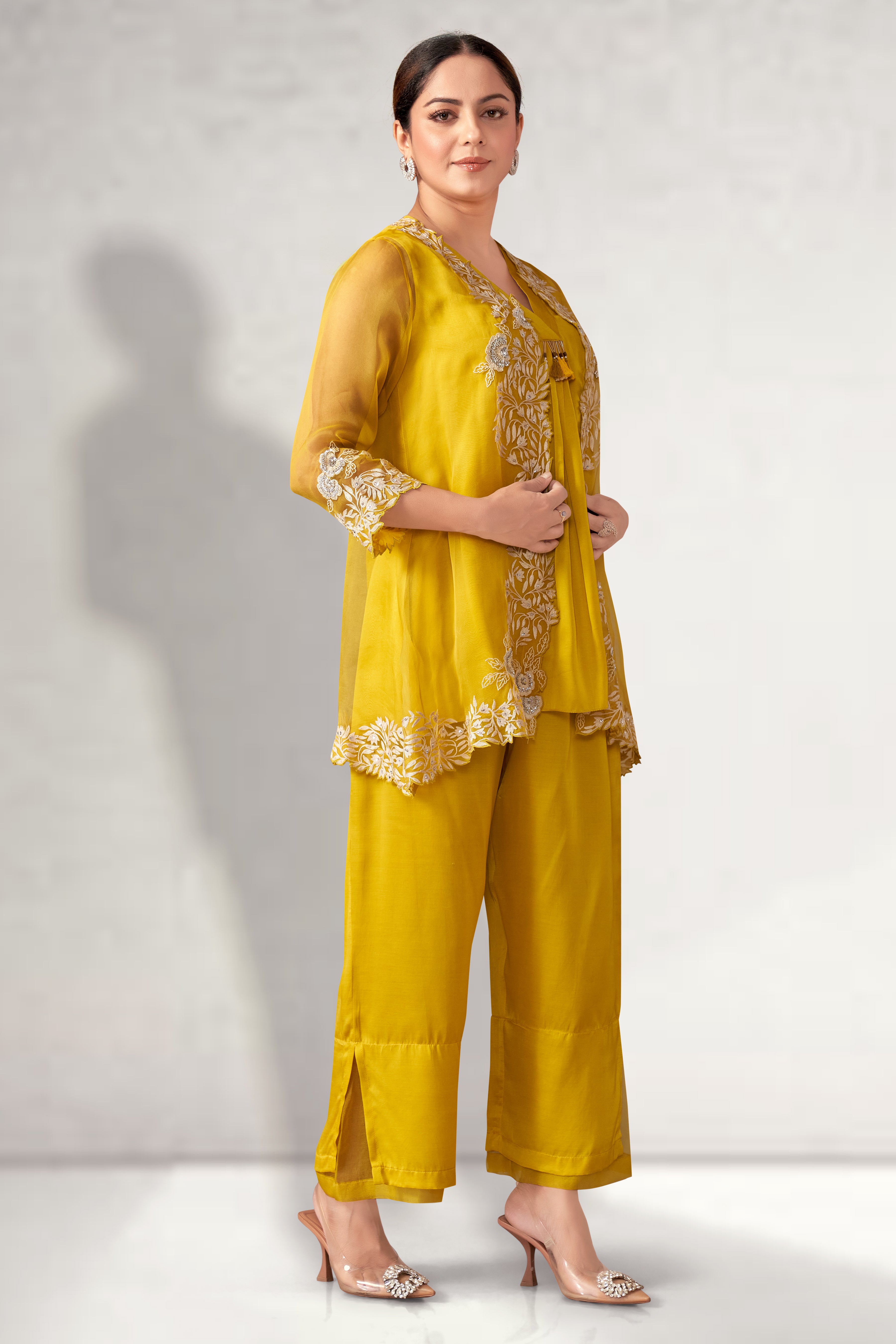 Cape with top set