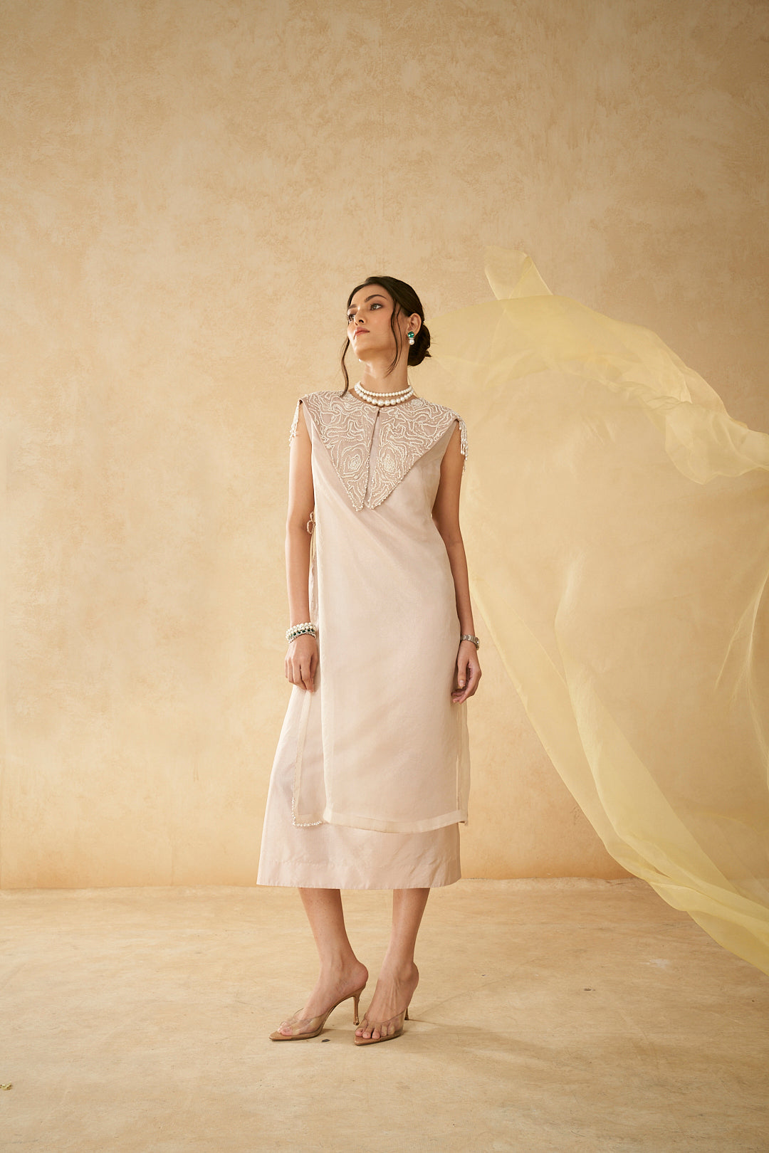 BEIGE COLLAR WITH ORGANZA INNER