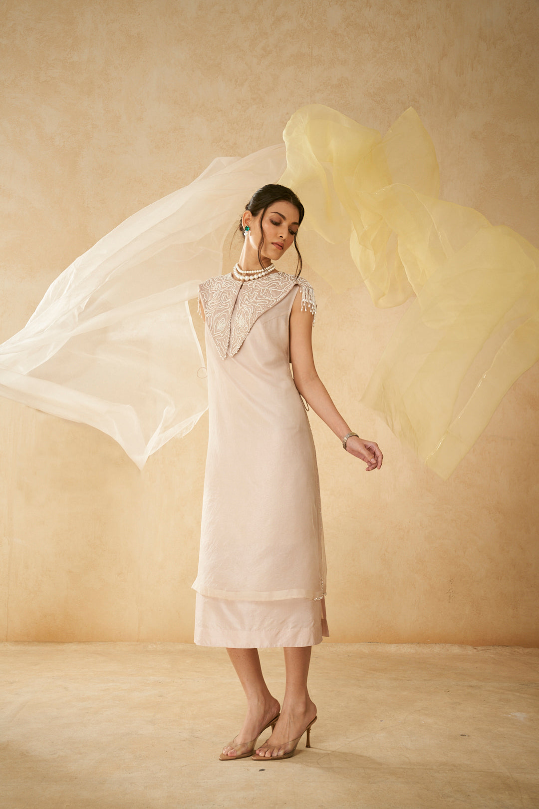 BEIGE COLLAR WITH ORGANZA INNER