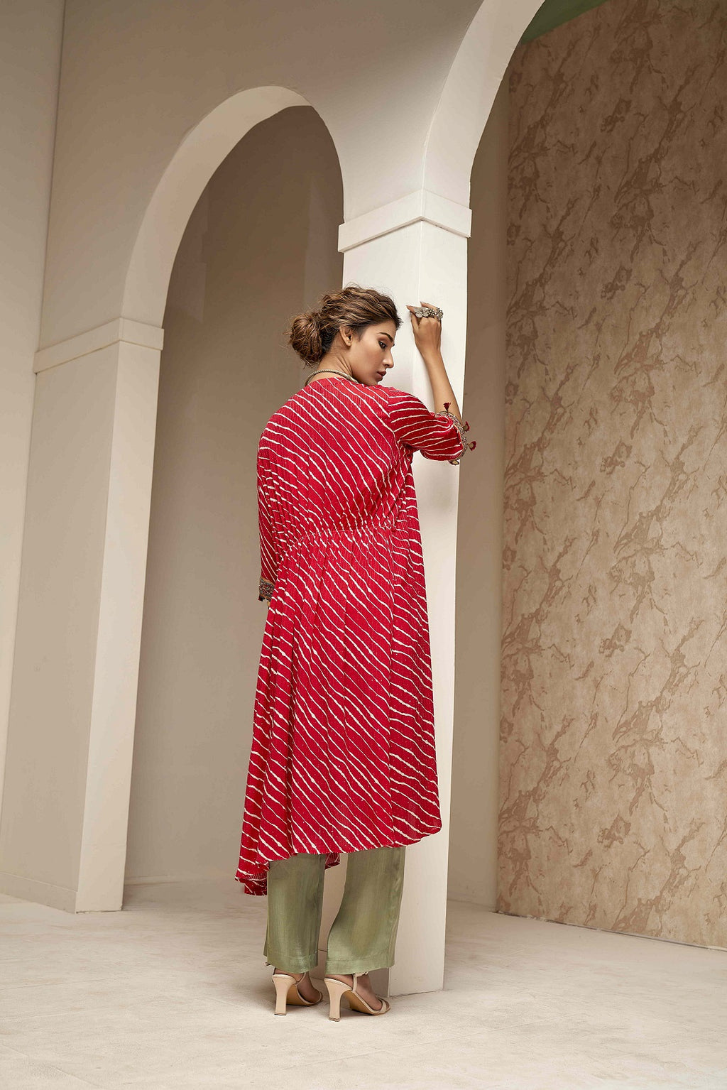 Knee Length Inner Top with Pants and Leheriya Cape