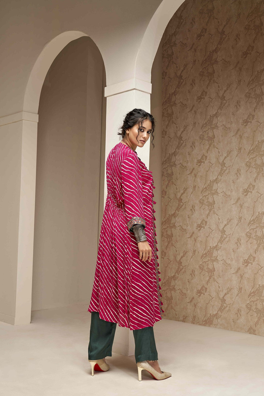 Knee Length Inner Top with Pants and Leheriya Cape