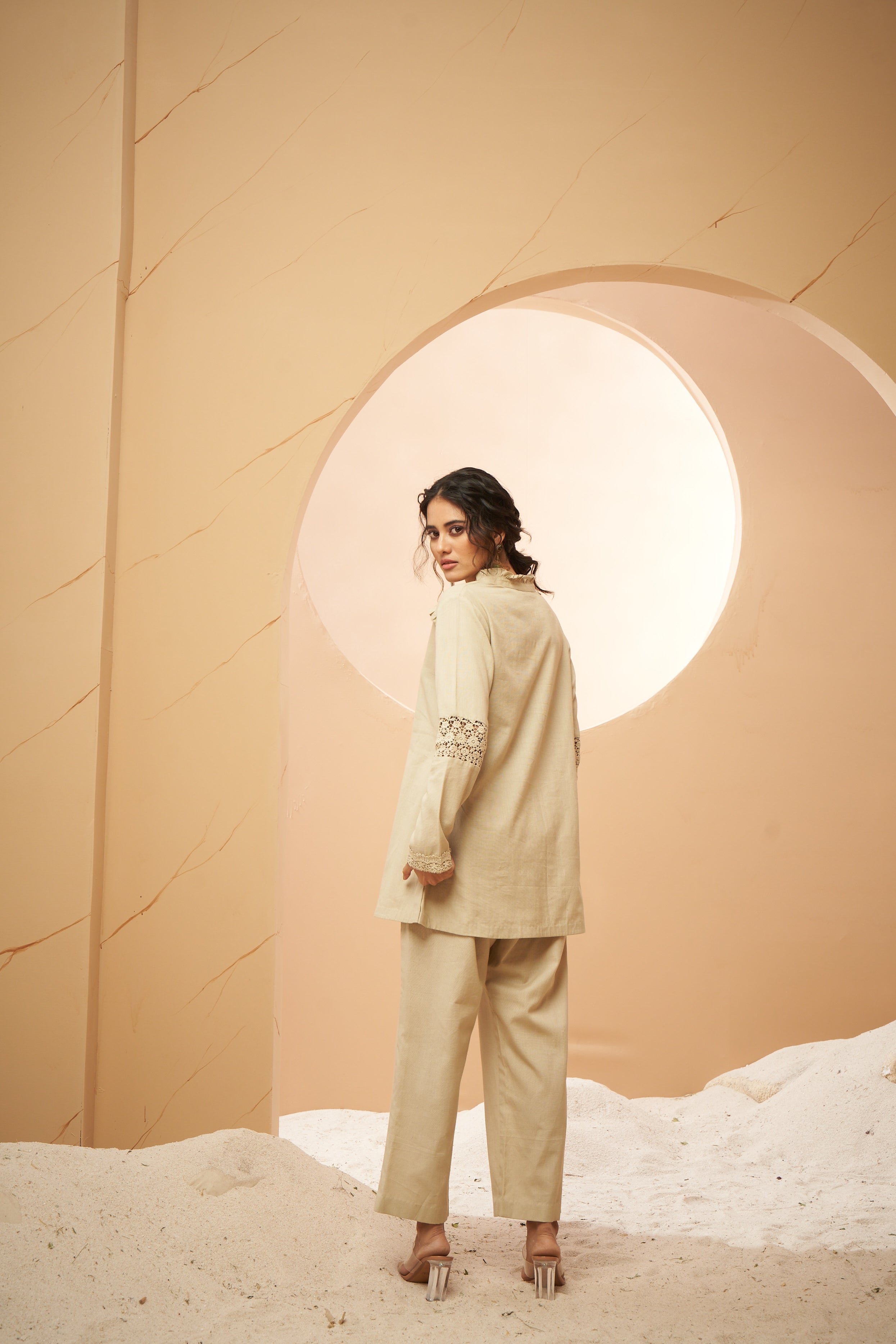 Kurta set with ruffled collar