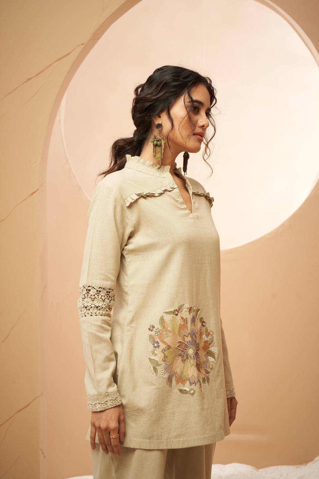 Kurta set with ruffled collar