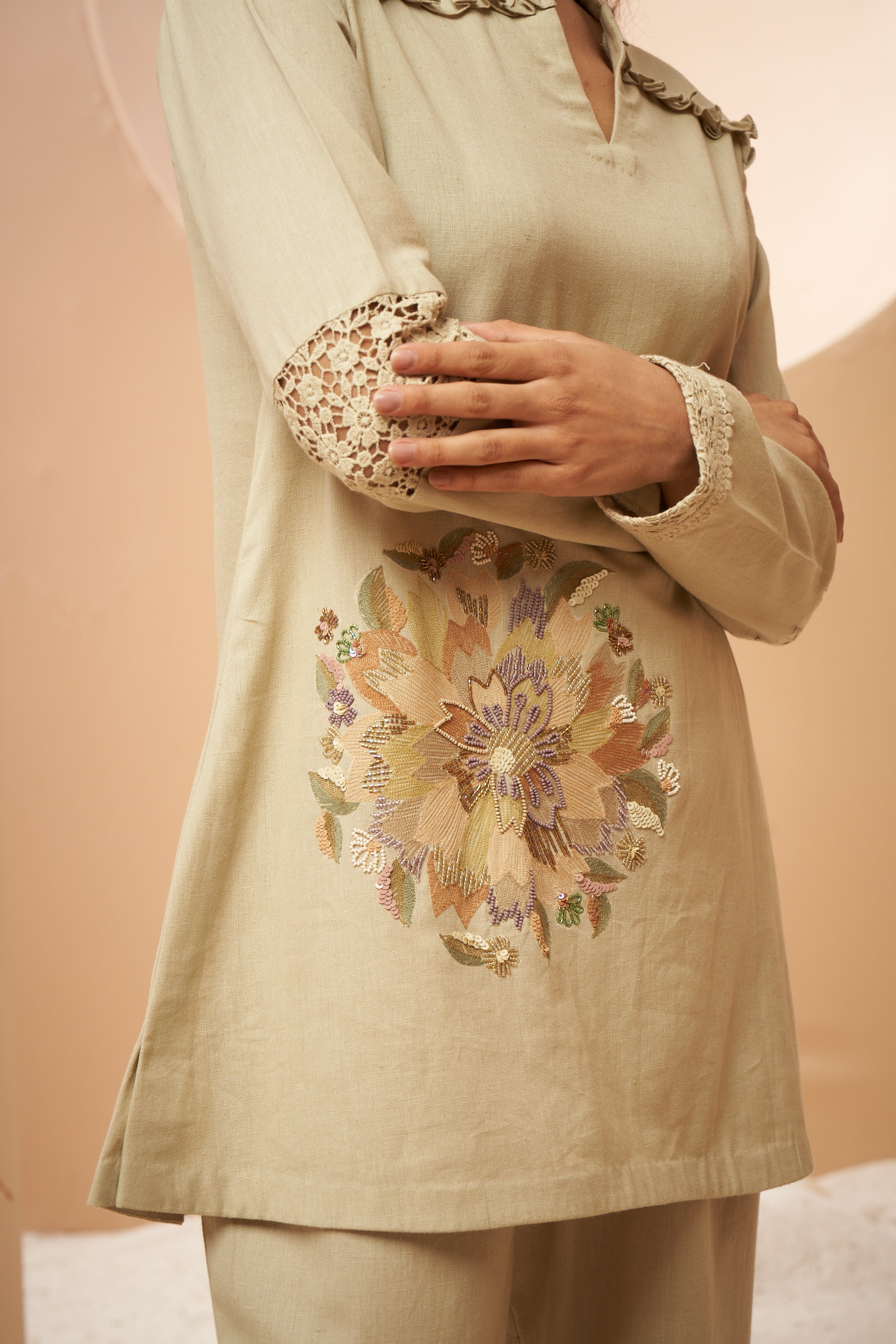 Kurta set with ruffled collar