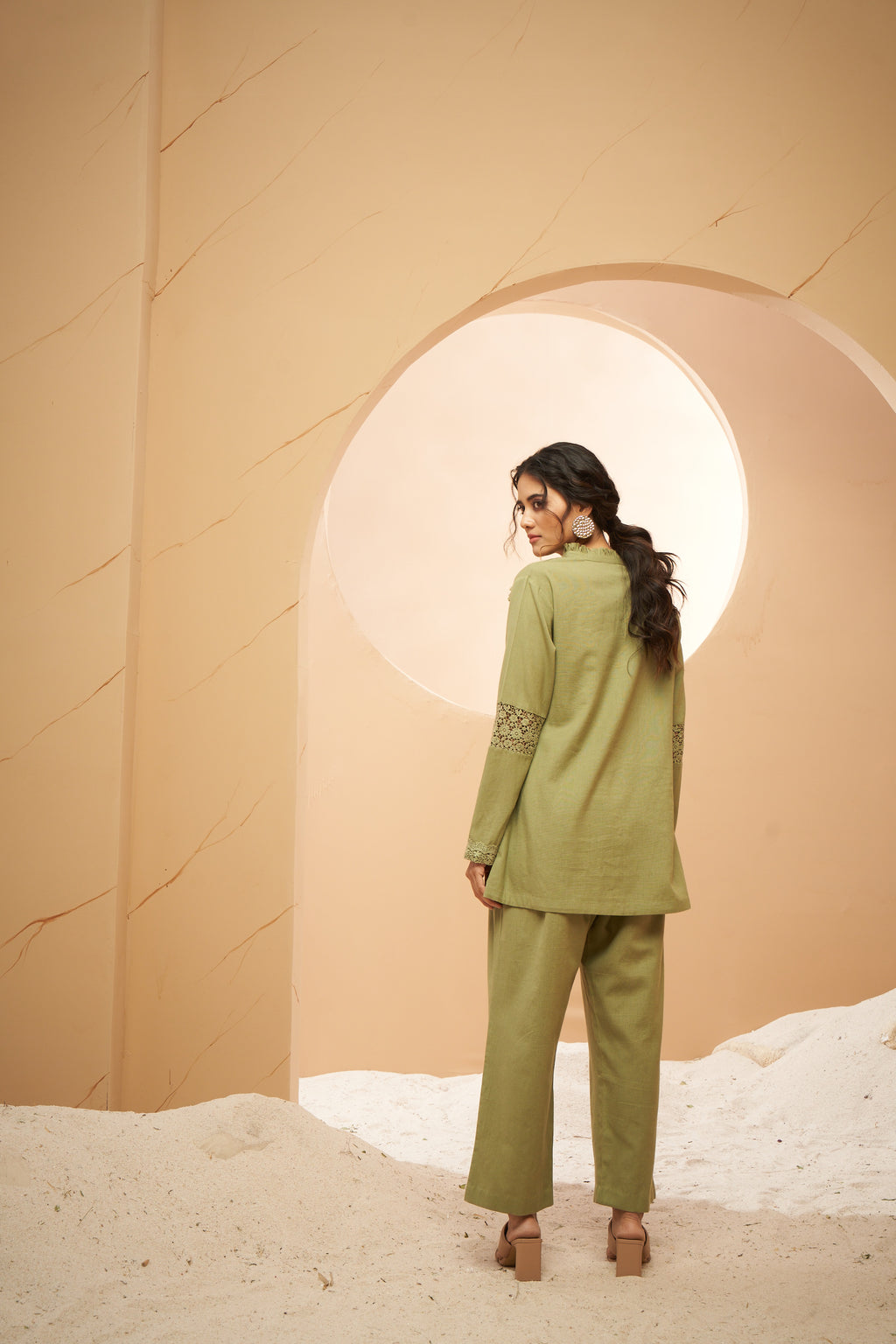 Kurta set with ruffled collar