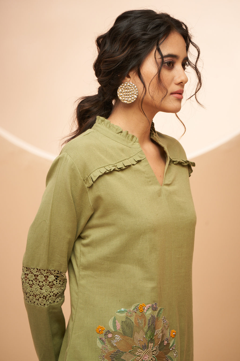 Kurta set with ruffled collar