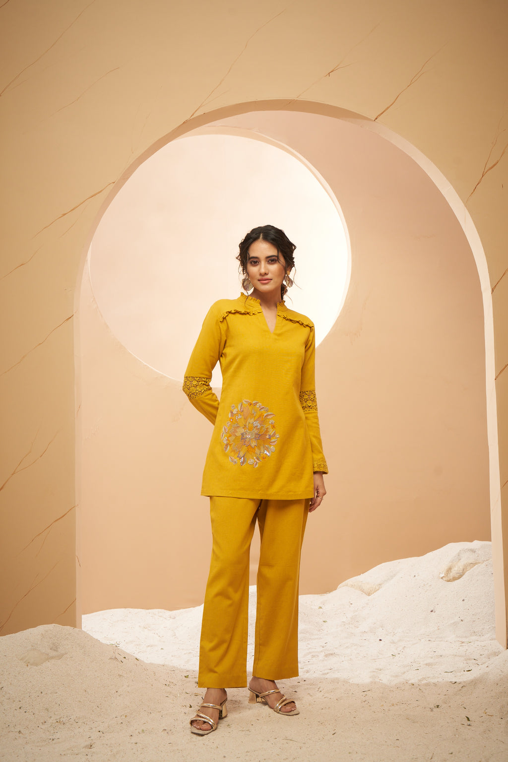 Kurta set with ruffled collar