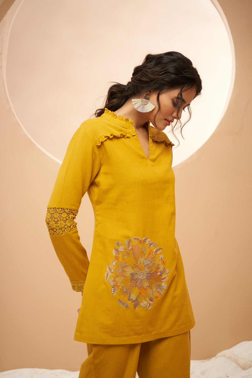 Kurta set with ruffled collar