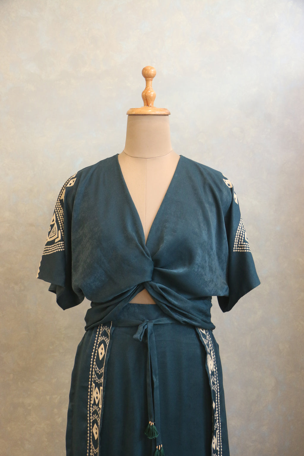 Co-ord Set With A Crop Top And Pants