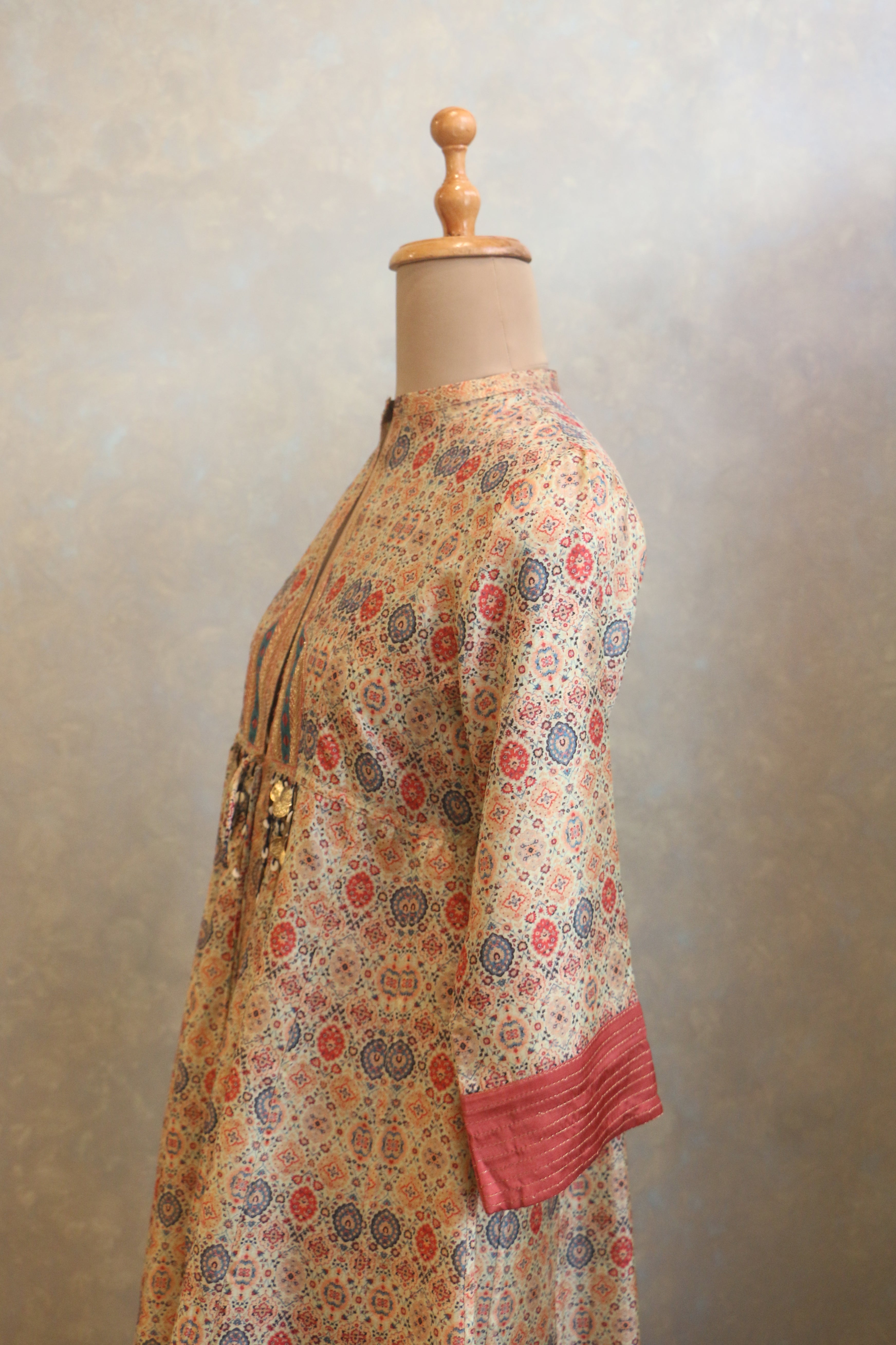Lightly Embroidered Tie-Up Jacket