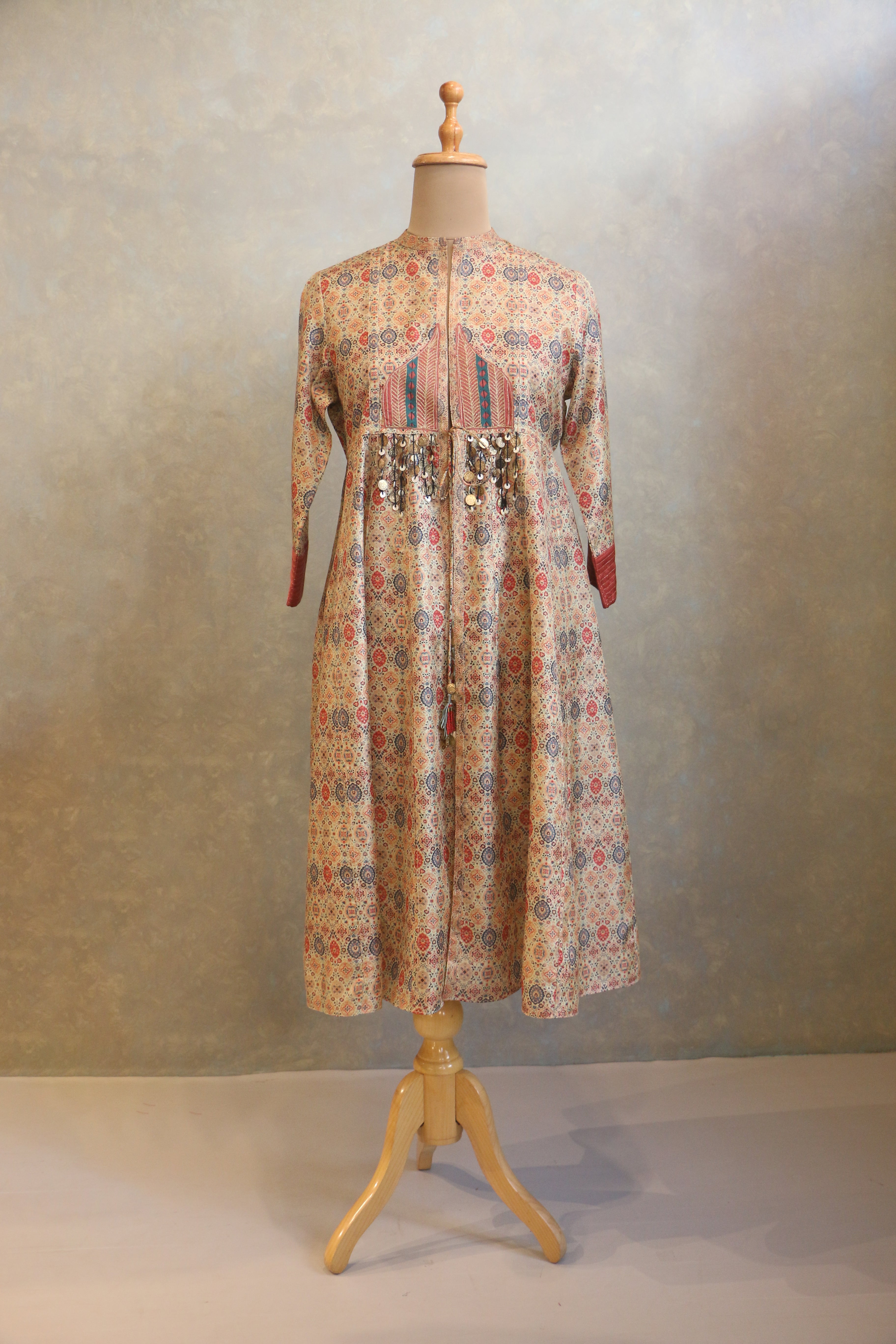 Lightly Embroidered Tie-Up Jacket