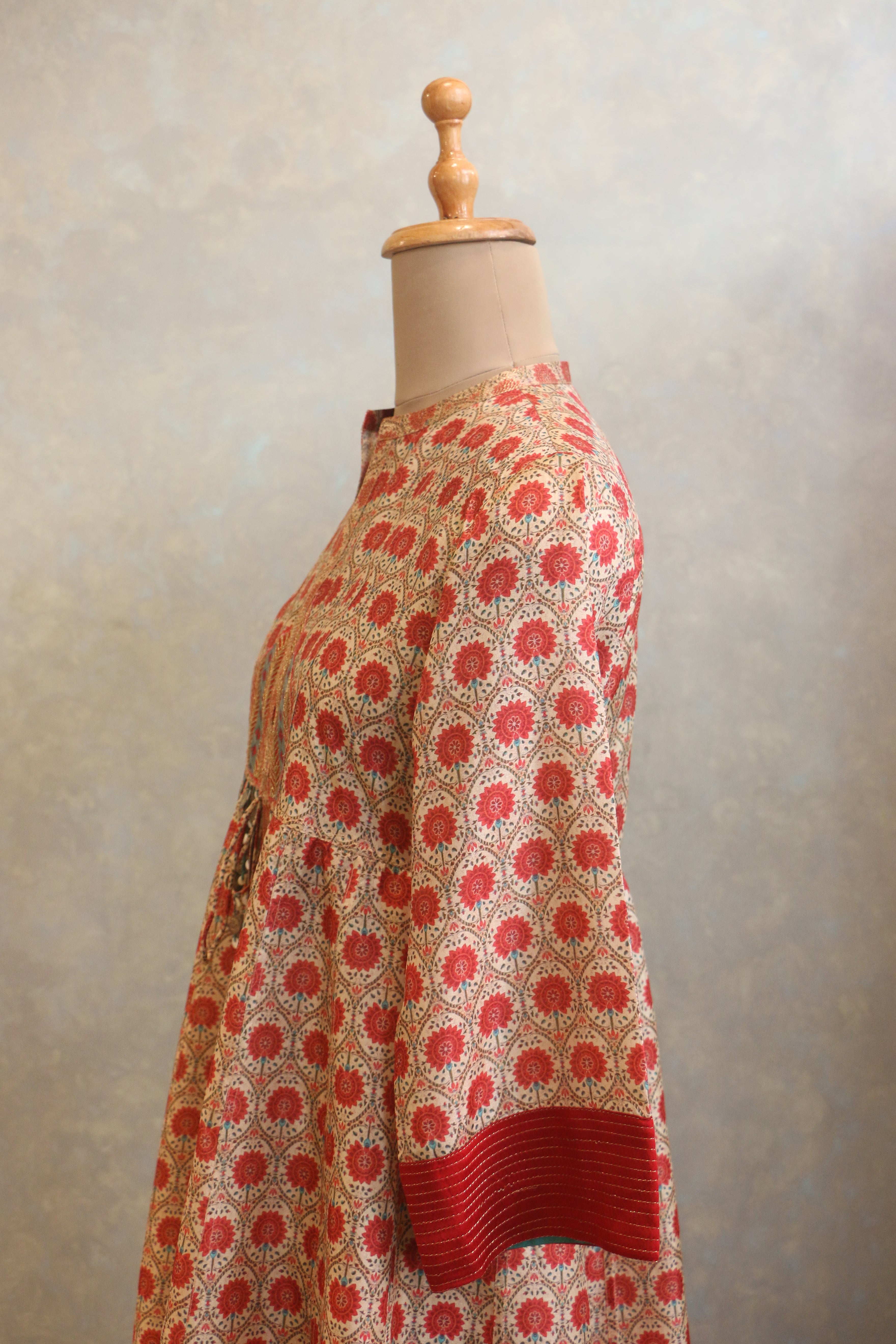 Lightly Embroidered Tie-Up Jacket