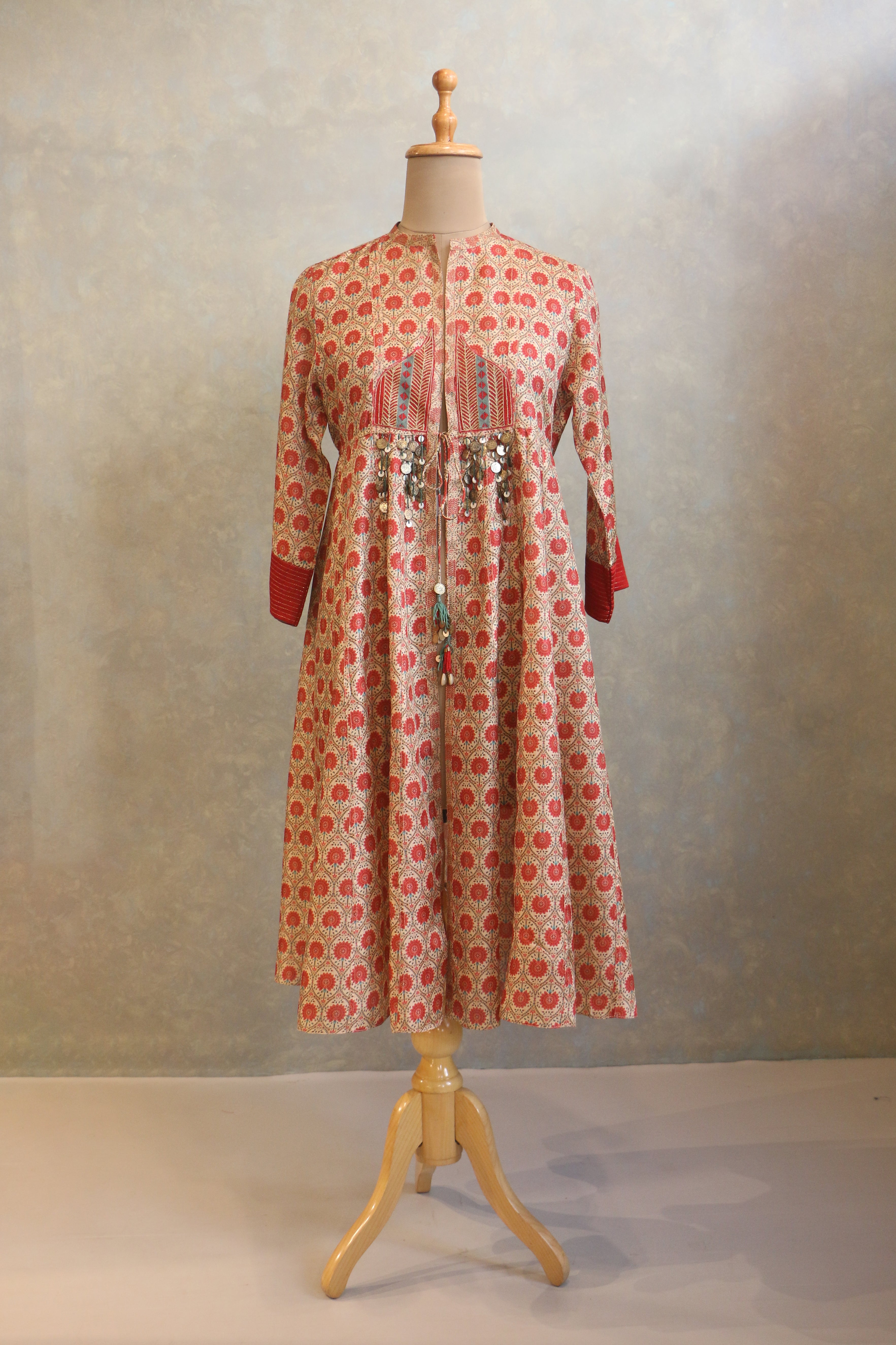 Lightly Embroidered Tie-Up Jacket