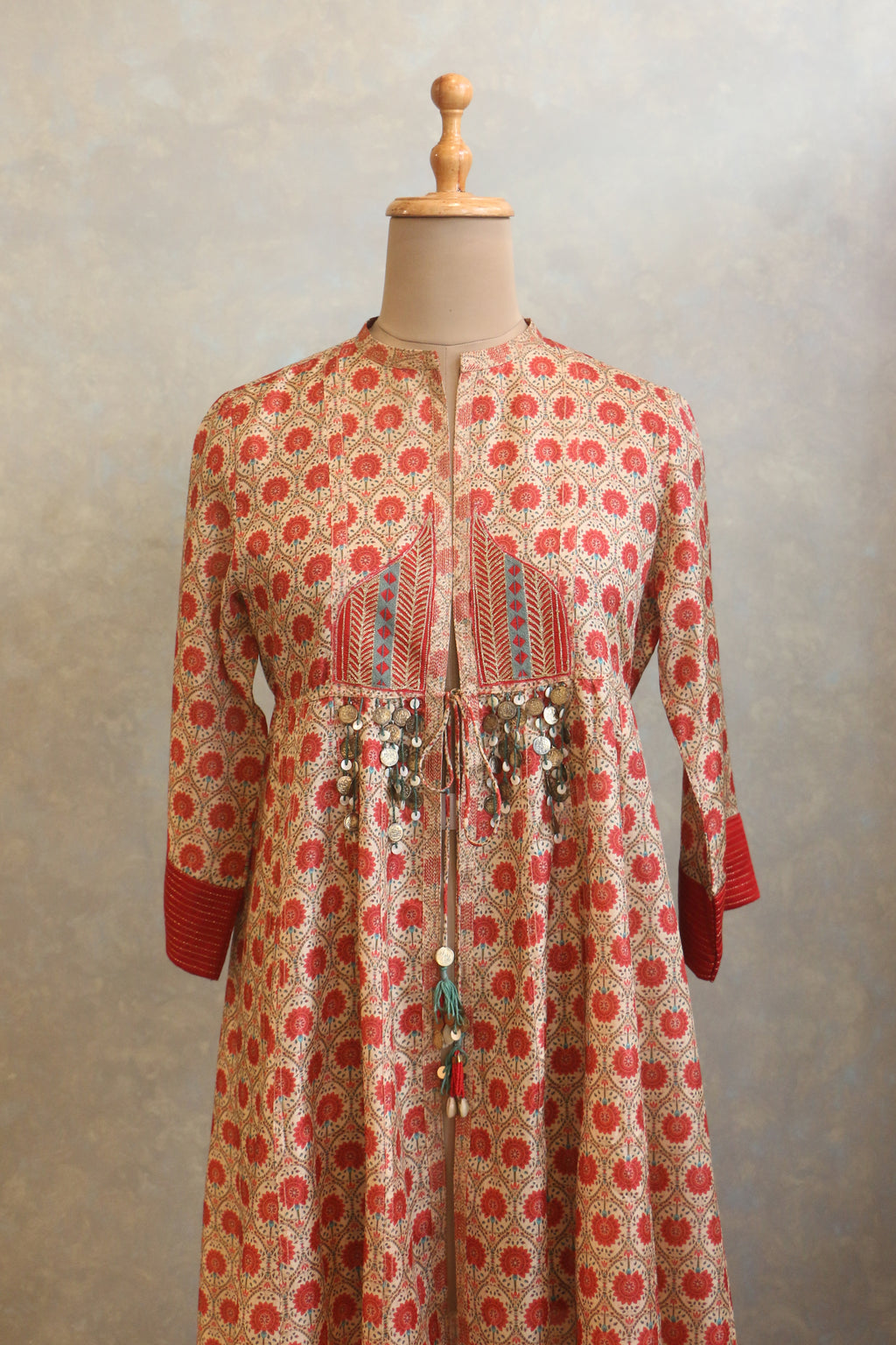 Lightly Embroidered Tie-Up Jacket