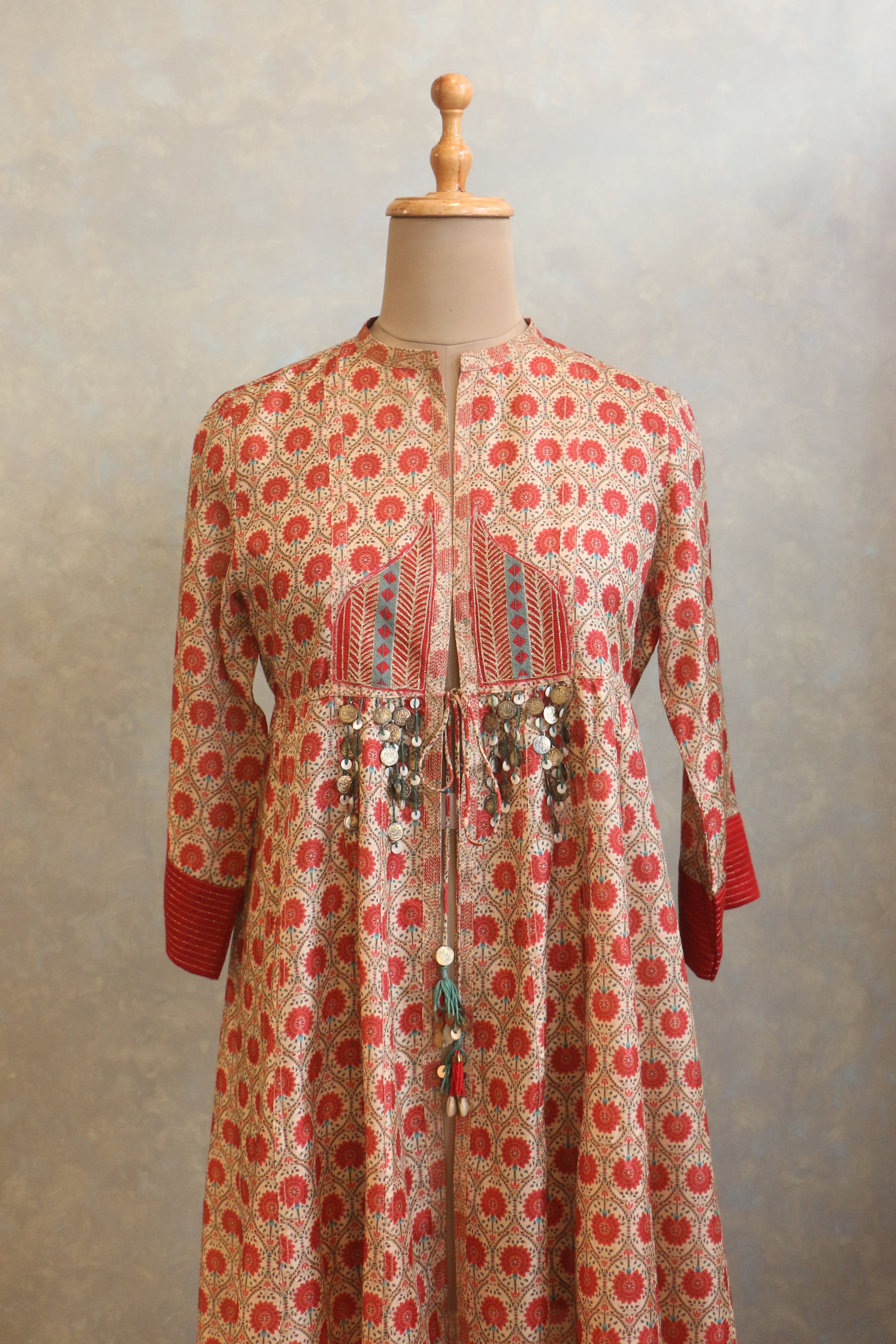 Lightly Embroidered Tie-Up Jacket