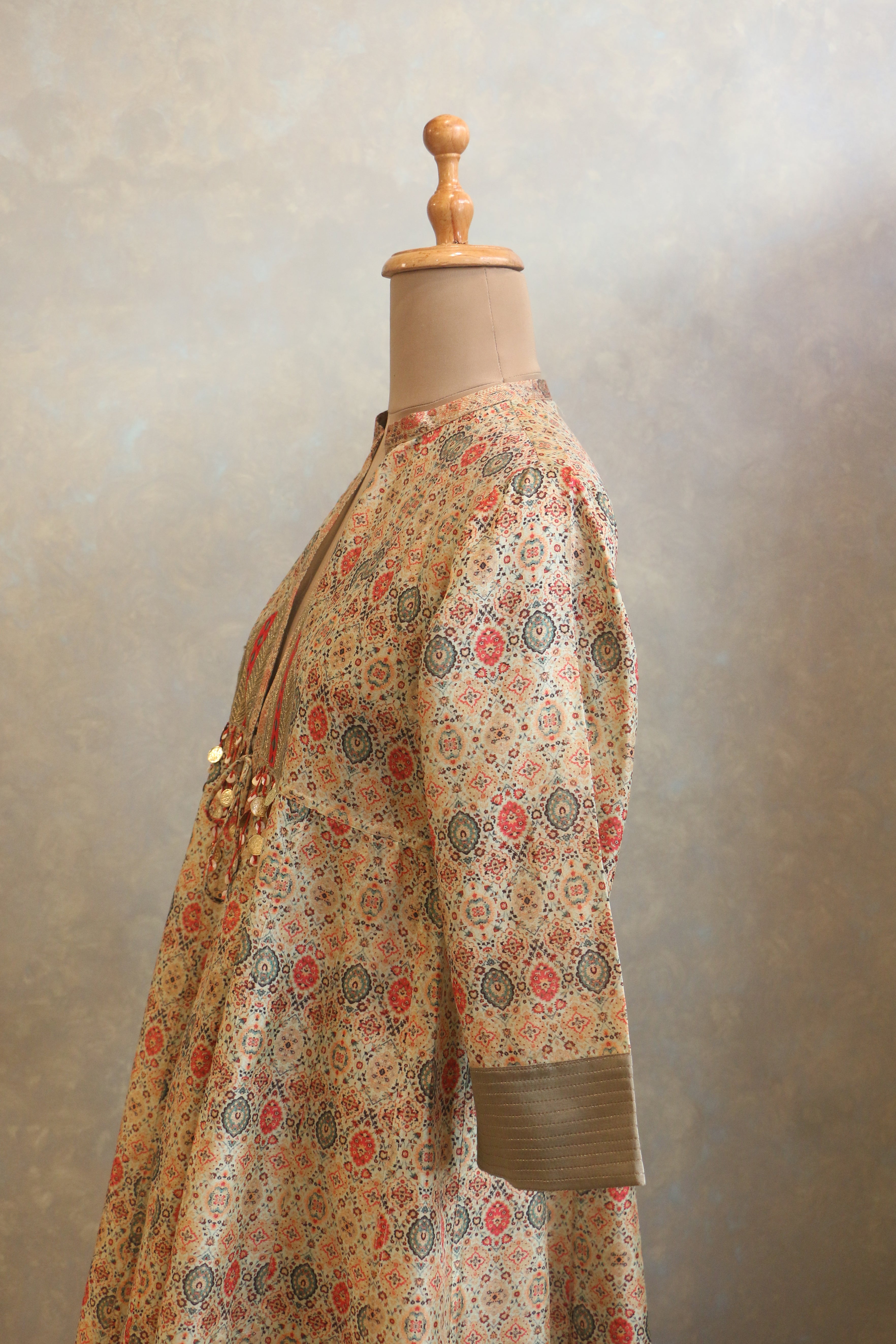 Lightly Embroidered Tie-Up Jacket