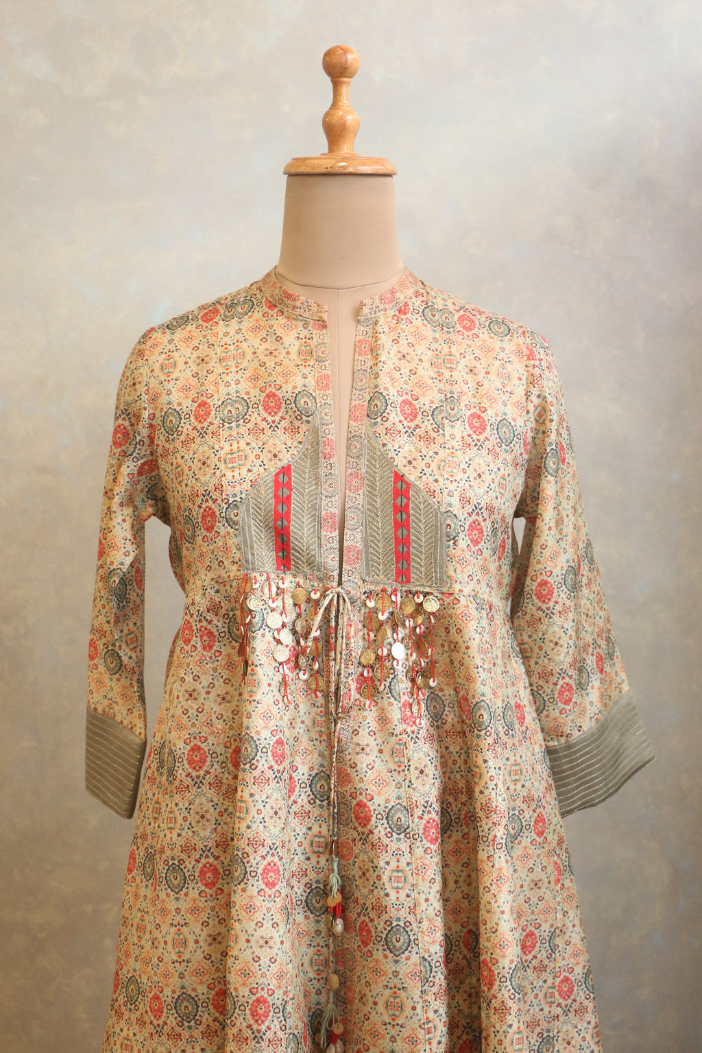 Lightly Embroidered Tie-Up Jacket