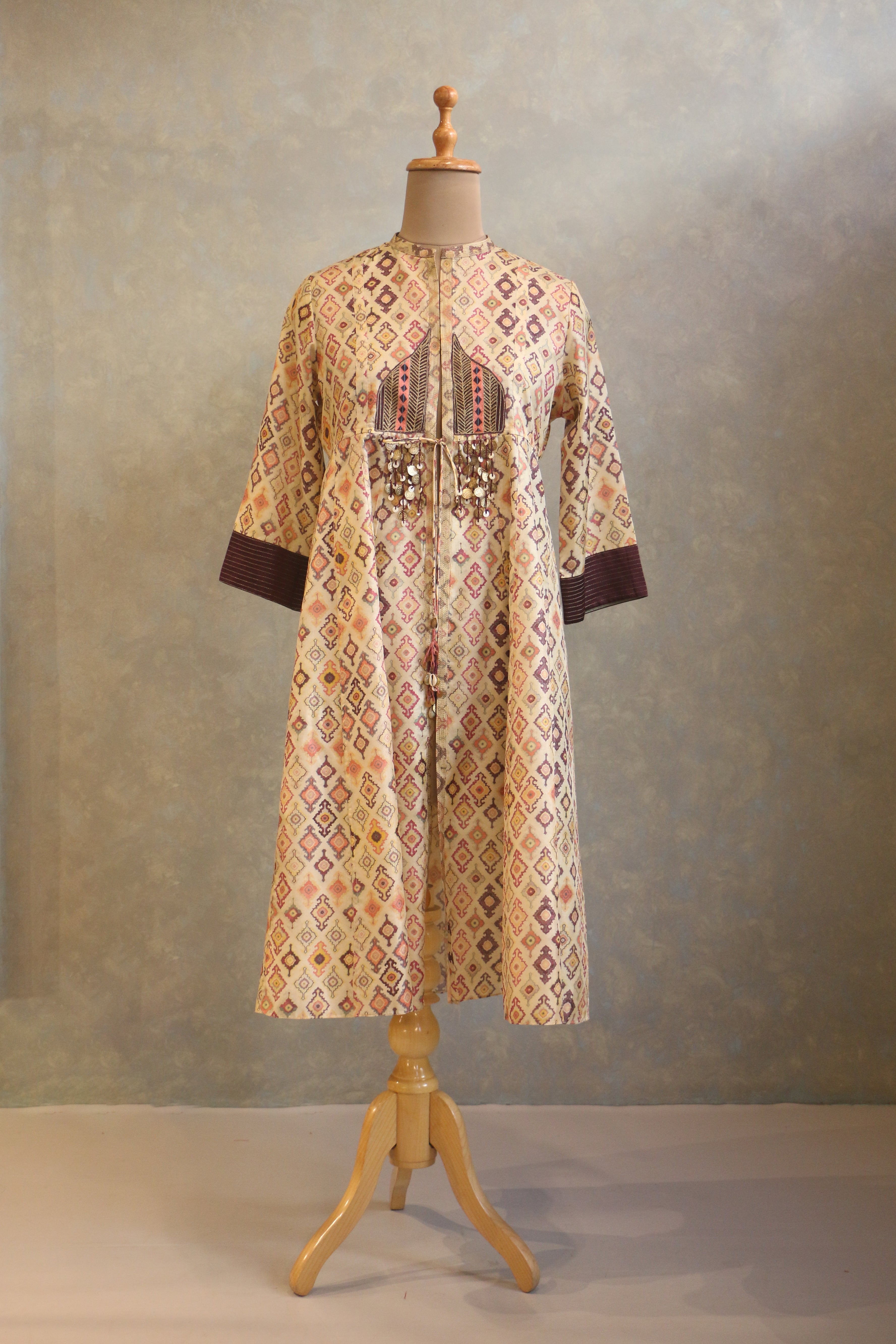 Lightly Embroidered Tie-Up Jacket