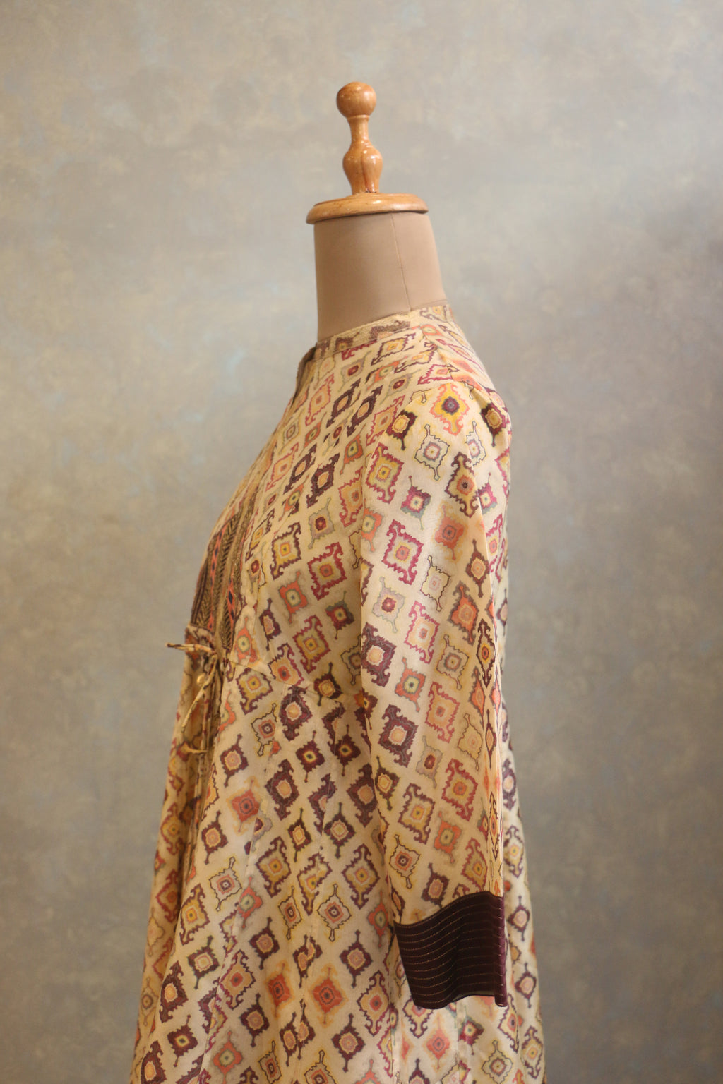 Lightly Embroidered Tie-Up Jacket