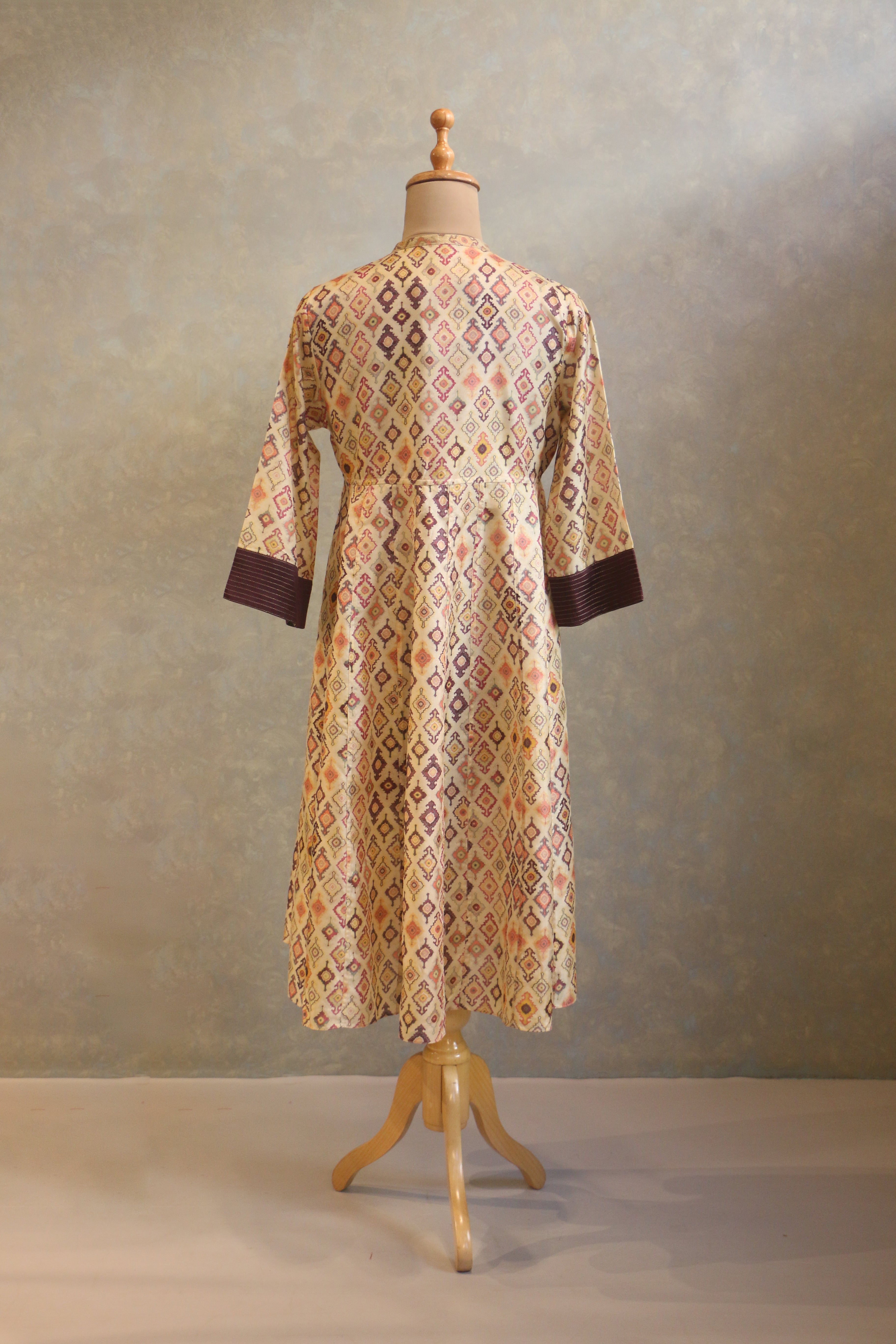 Lightly Embroidered Tie-Up Jacket