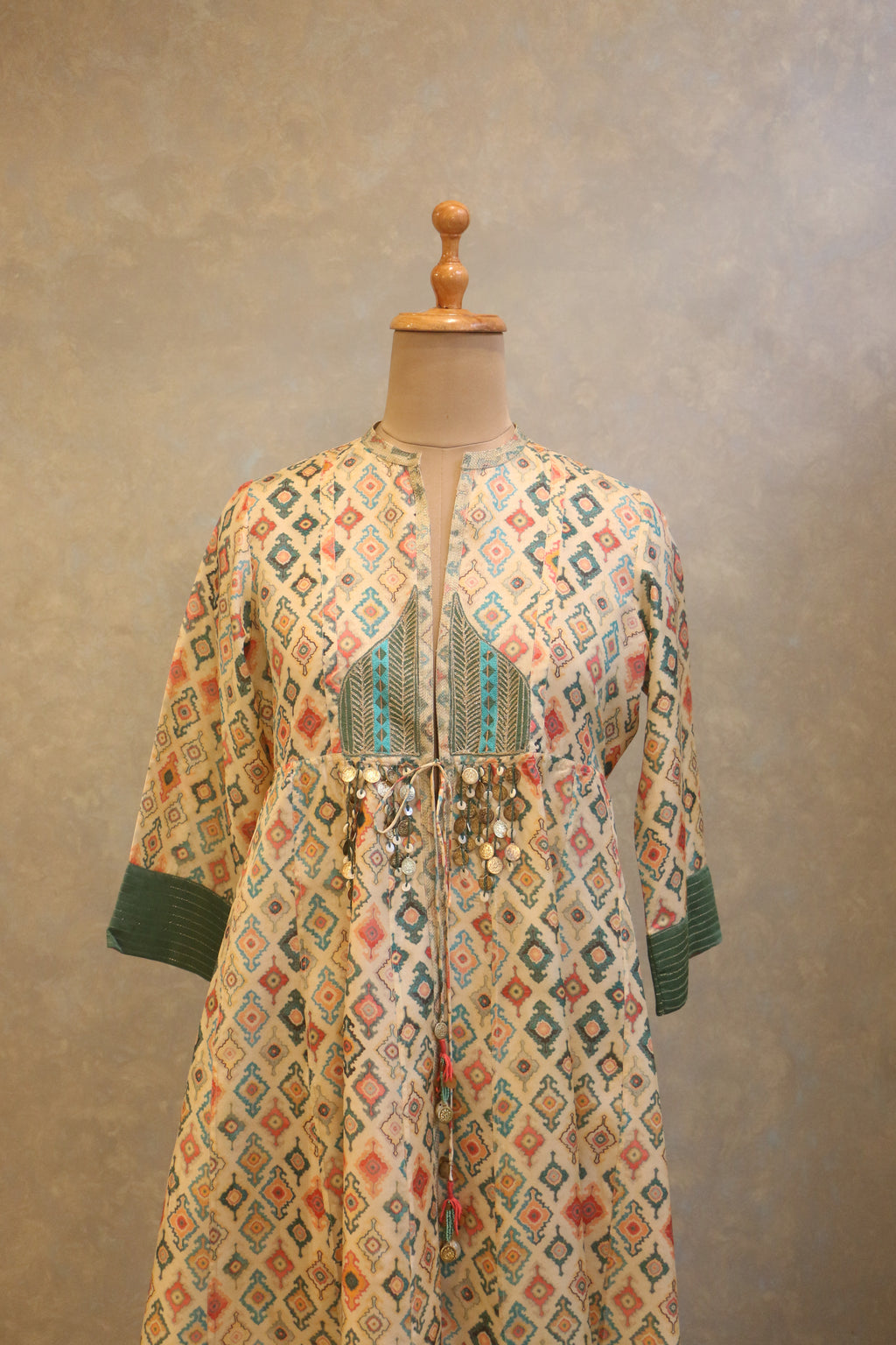 Lightly Embroidered Tie-Up Jacket