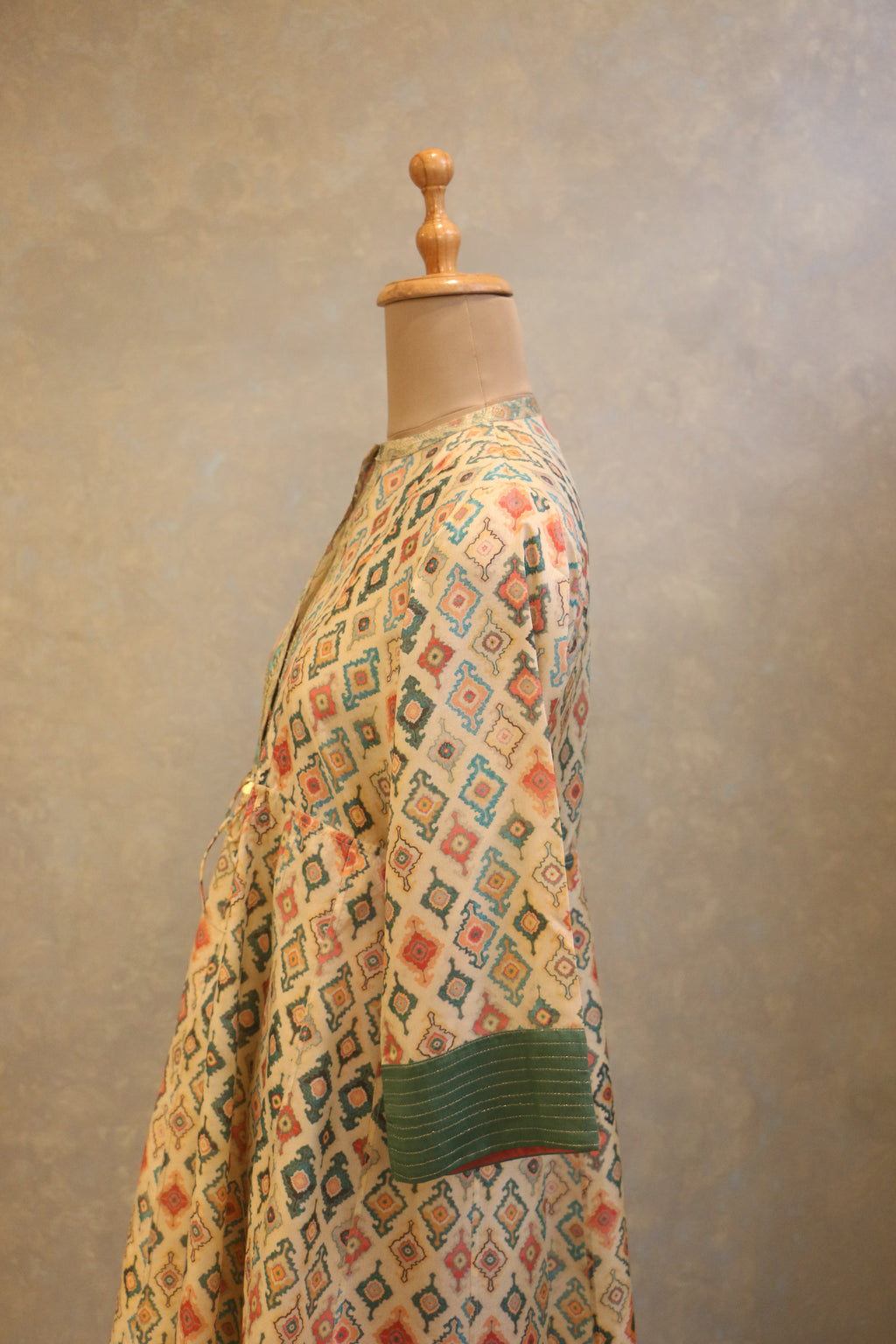 Lightly Embroidered Tie-Up Jacket