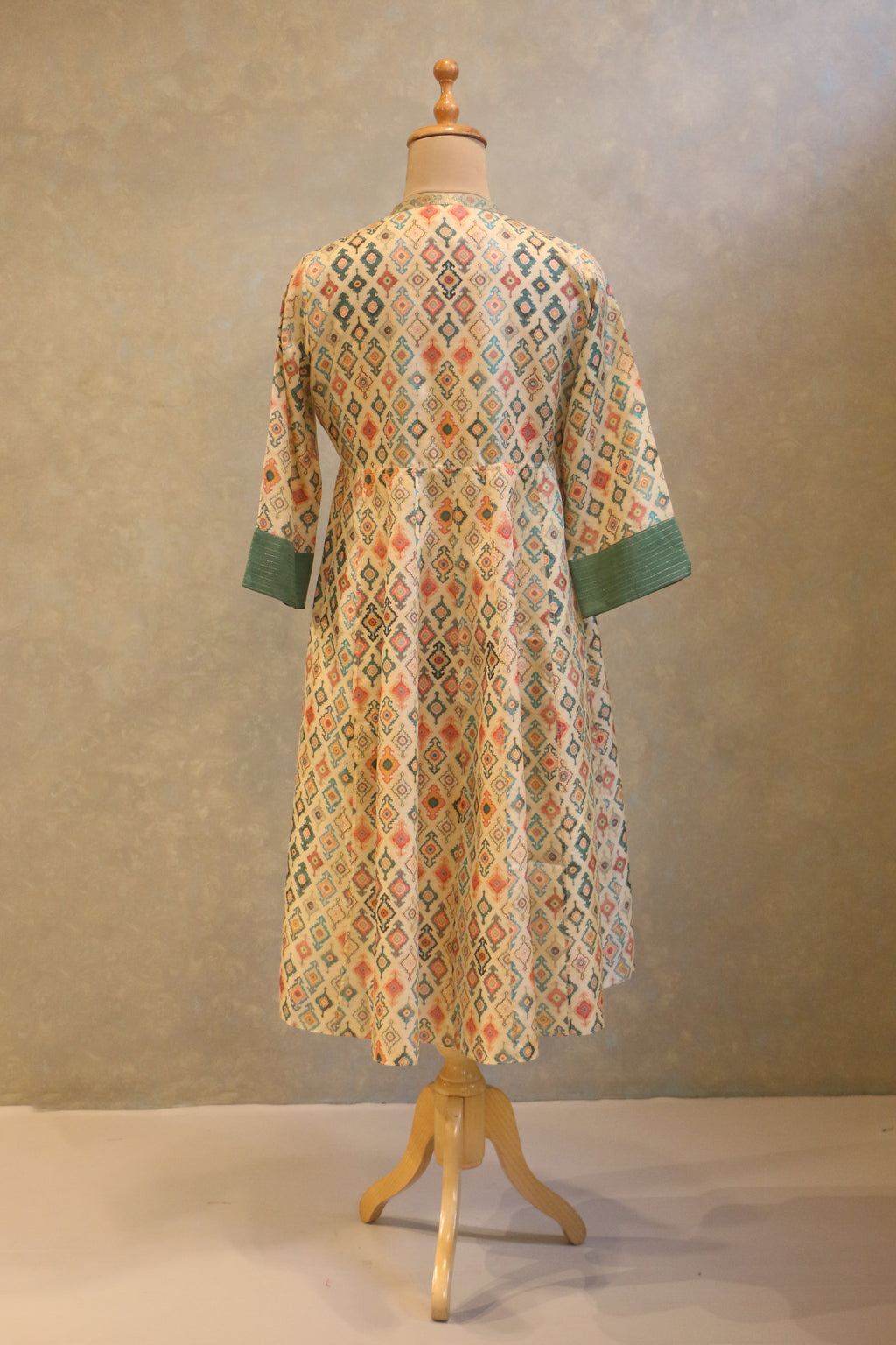 Lightly Embroidered Tie-Up Jacket
