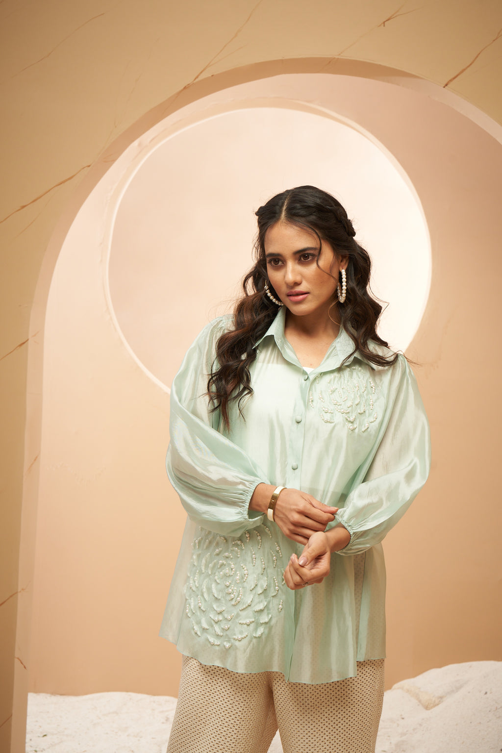Shirt with puffed sleeves
