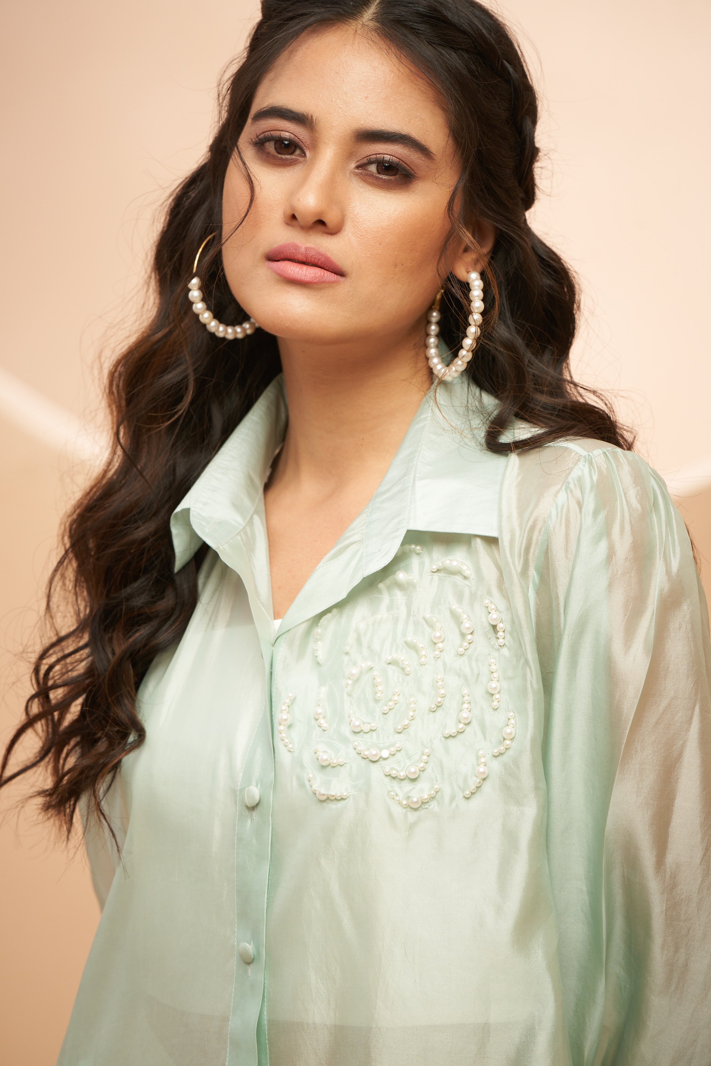 Shirt with puffed sleeves