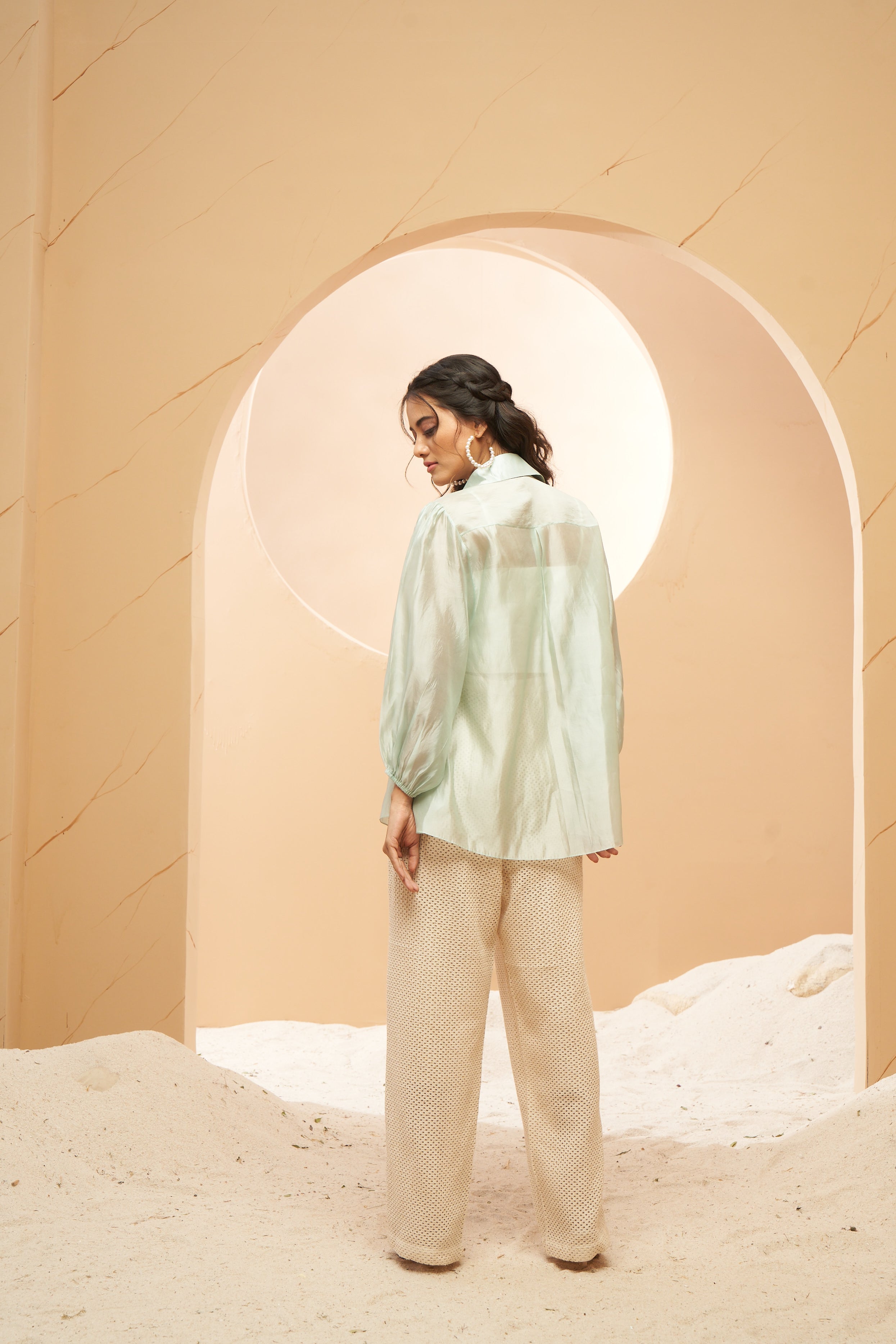 Shirt with puffed sleeves