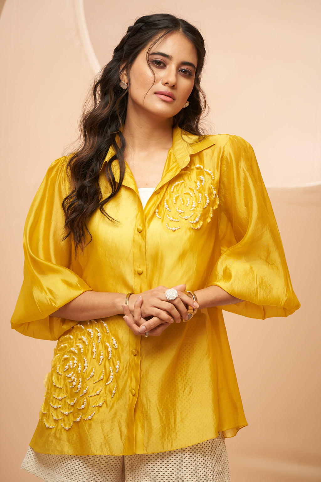 Shirt with puffed sleeves