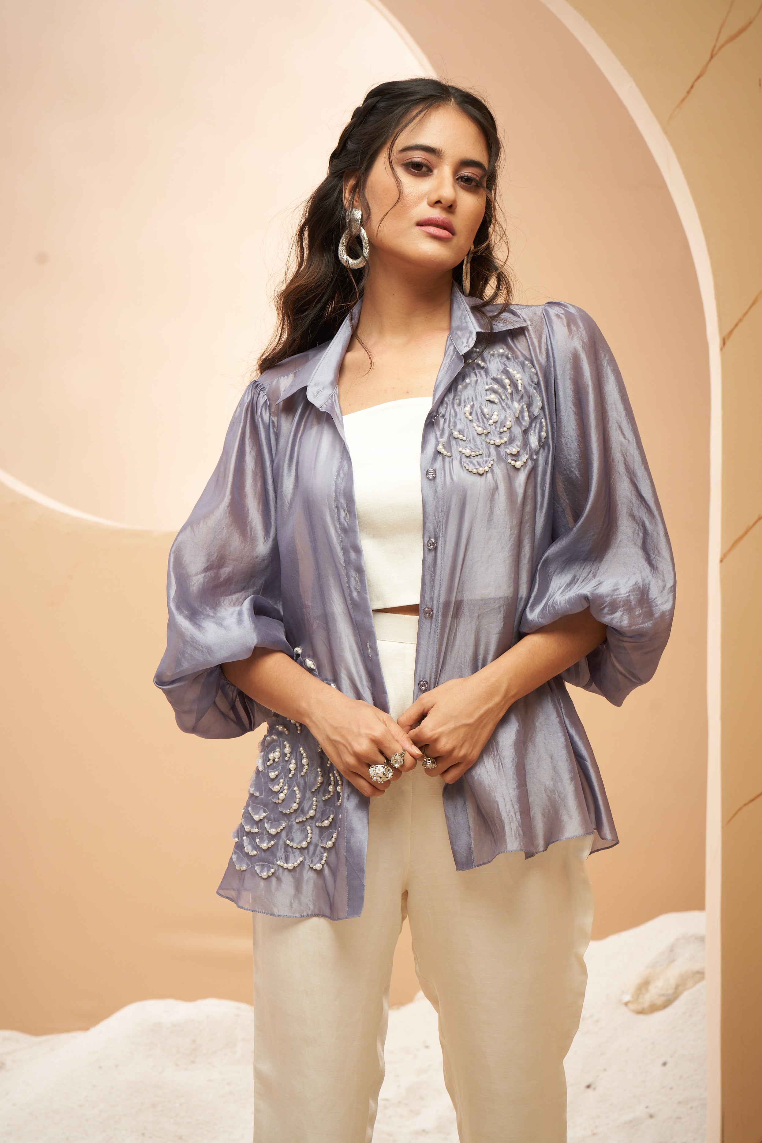 Shirt with puffed sleeves