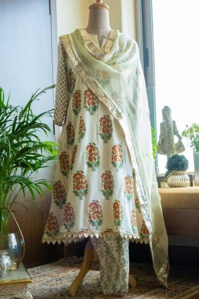 Off-white Paisley Print Kurta With Dhoti & Dupatta